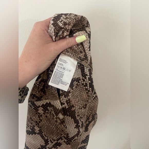 H&M/ silky snakeskin tank - Picture 12 of 12